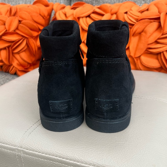 ❣️🆕UGG Josefene Cuff Black Suede Boots❣️ - Picture 6 of 11
